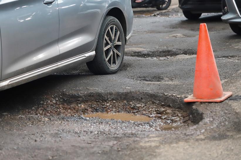 Jalanan Jakarta Rusak Parah, Pengendara Diimbau Hati-Hati - Bagian 4