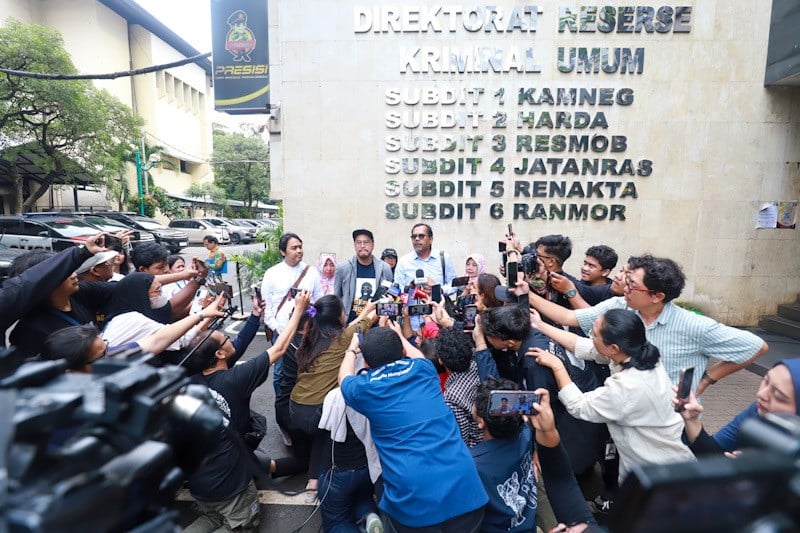 Pandji Pragiwaksono Diperiksa Polda Metro Jaya soal Polemik Mens Rea - Bagian 4