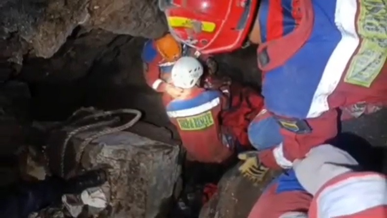 Diduga Cari Harta Karun, 2 Warga Antapani Bandung Tewas Tertimbun Reruntuhan Bangunan