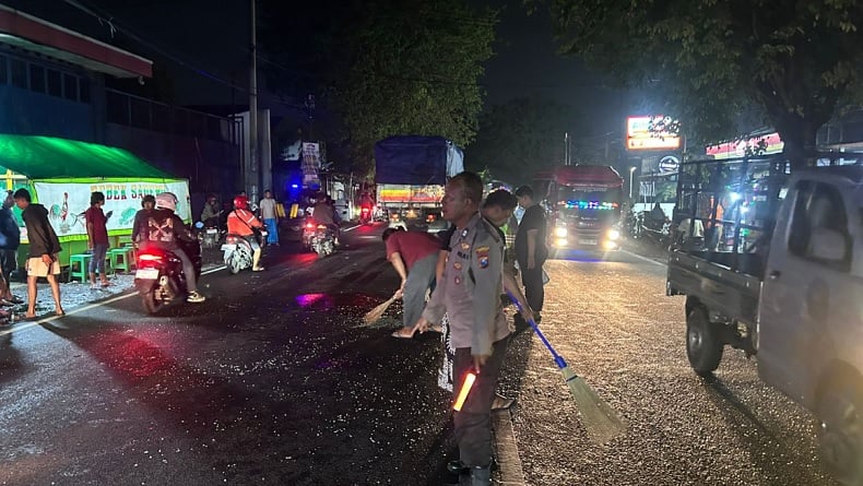 Kecelakaan di Sidoarjo, Pemotor Masuk Kolong Truk
