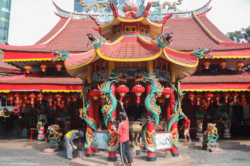 Ritual Cuci Patung Dewa Jelang Imlek Berlangsung Khusyuk - Bagian 6