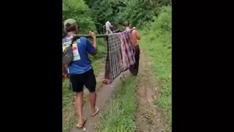 Pilu! Ibu di Sukabumi Ditandu ke RS, Bayi Baru Dilahirkan Meninggal Dunia