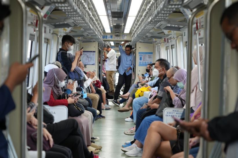 Pola Jam Sibuk LRT Jabodebek Jadi Acuan Perjalanan Harian Masyarakat - Bagian 1