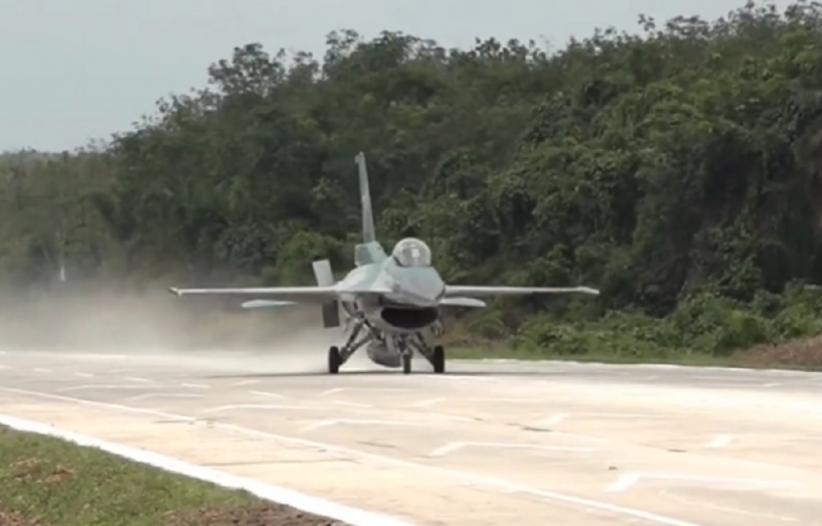 Pesawat Tempur F-16 dan Super Tucano Uji Coba di Tol Trans Sumatera, Ini Kata KSAU