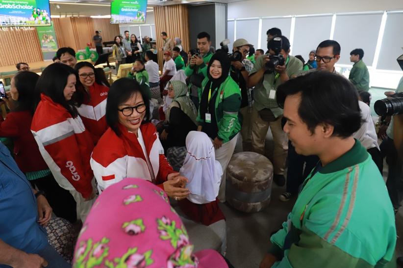 Ribuan Anak Mitra Pengemudi Ojol Terima Beasiswa - Bagian 2