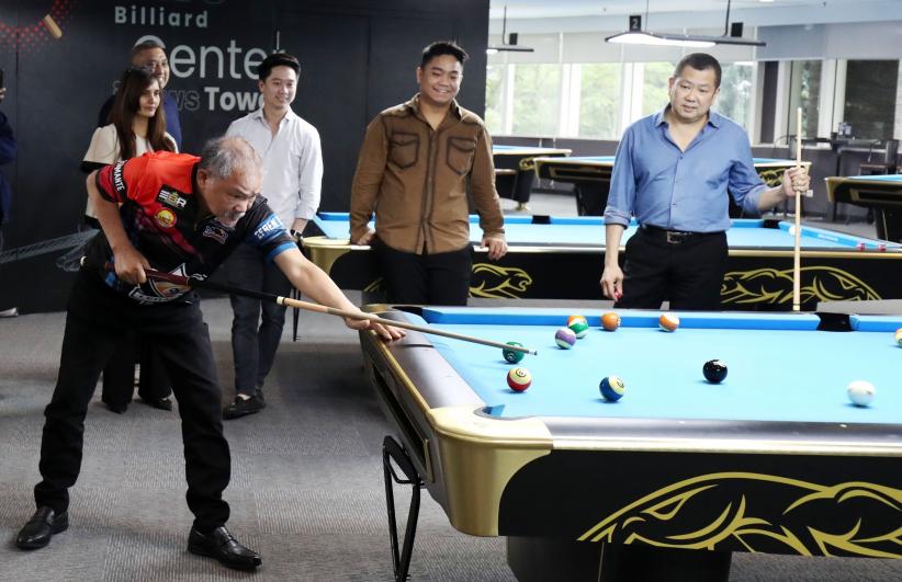 Potret Kevin Sanjaya Jajal Bertanding dengan Dua Legenda Biliar Dunia - Bagian 3