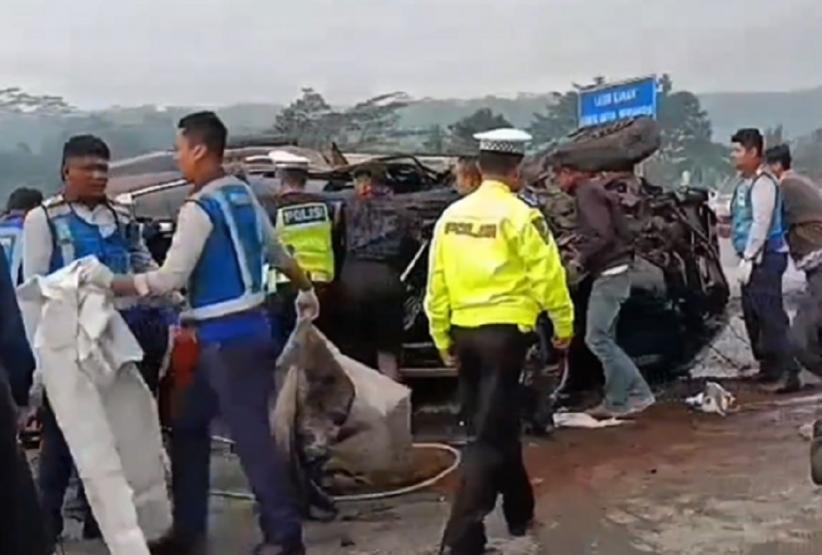 Kecelakaan Beruntun 2 Minibus dan Truk di Tol Semarang-Solo, 3 Orang Luka Berat