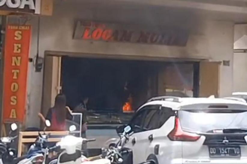 Geger! IRT di Makassar Lempar Bom Molotov ke Toko Emas hingga Terbakar