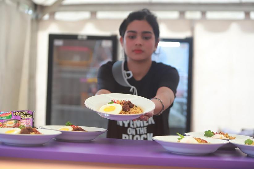 Mencicipi Mi Nyemek Buatan Dua Legenda Warmindo  - Bagian 3