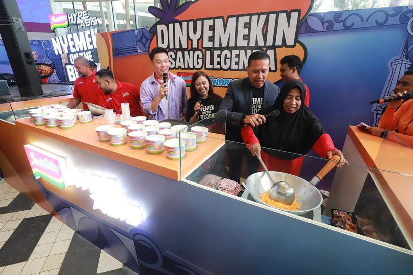 Mencicipi Mi Nyemek Buatan Dua Legenda Warmindo  - Bagian 5