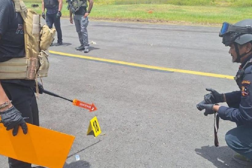Olah TKP Penembakan Pesawat Smart Air di Bandara Koroway Batu, Ditemukan 13 Lubang Peluru