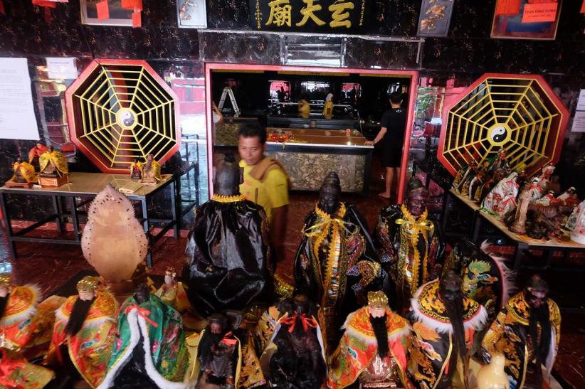 Bersih-Bersih Kelenteng Jelang Imlek - Bagian 3