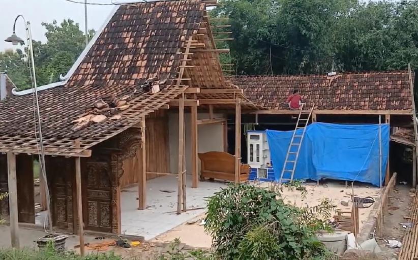 Viral Suami di Grobogan Ngamuk Belah Rumah gegara Istri Diduga Selingkuh