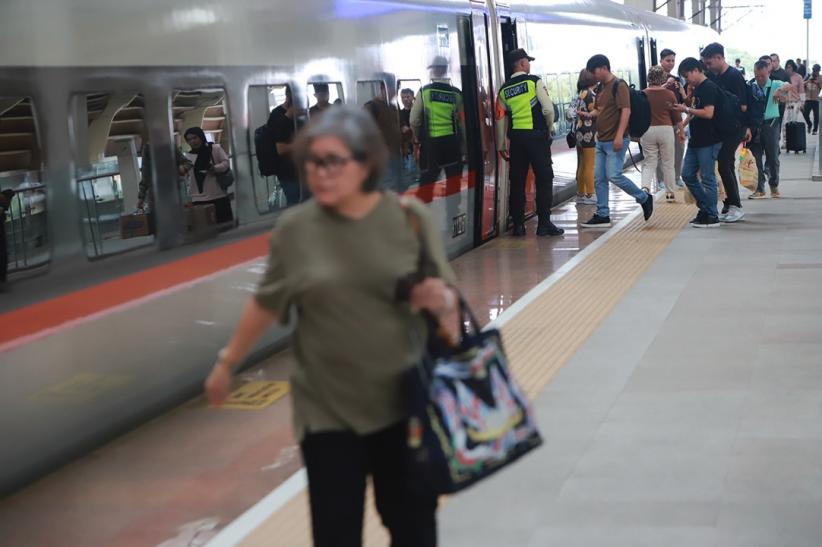 120 Ribu Penumpang Naik Whoosh Selama Libur Panjang Imlek - Bagian 5