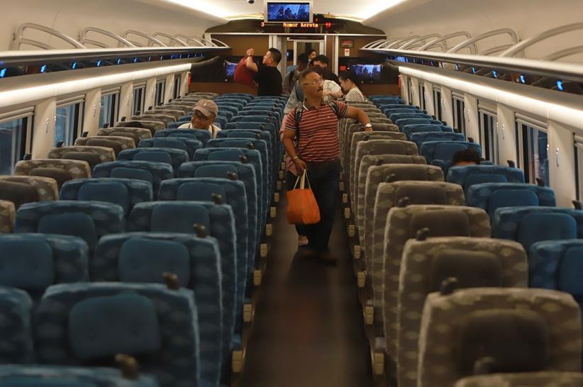 120 Ribu Penumpang Naik Whoosh Selama Libur Panjang Imlek - Bagian 7