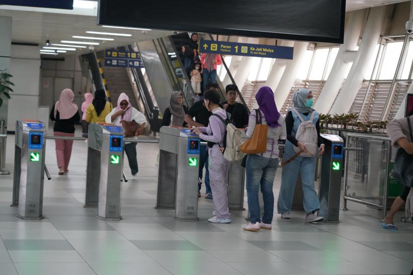 Selama Ramadan, Penumpang LRT Jabodebek Bisa Buka Puasa di Kereta hingga Jam 19.00 WIB - Bagian 2