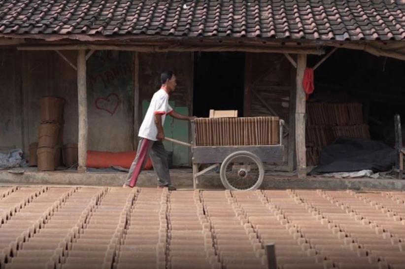 Perajin Genting di Sukoharjo Berharap Program Gentengisasi Gagasan Prabowo Bangkitkan Usahanya