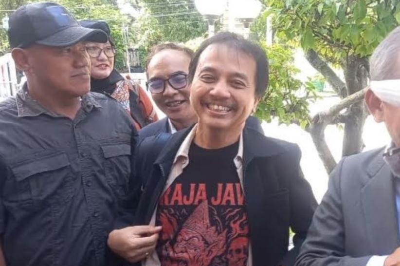 Kenakan Kaus Raja Jawa, Roy Suryo Jadi Saksi Sidang Gugatan CLS Ijazah Jokowi di PN Solo