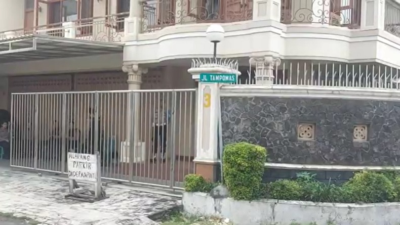 Bareskrim Geledah Rumah Mewah di Surabaya, Usut TPPU Rp25,8 Triliun dari Tambang Emas Ilegal