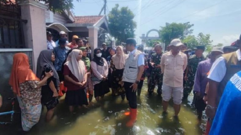 Debit Banjir Kembali Naik, Warga Lamongan Kekurangan Bantuan