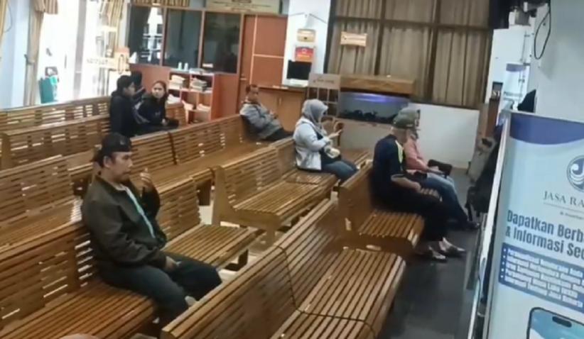 Samsat Salatiga Sepi Imbas Kenaikan Pajak Kendaraan hingga 16 Persen 