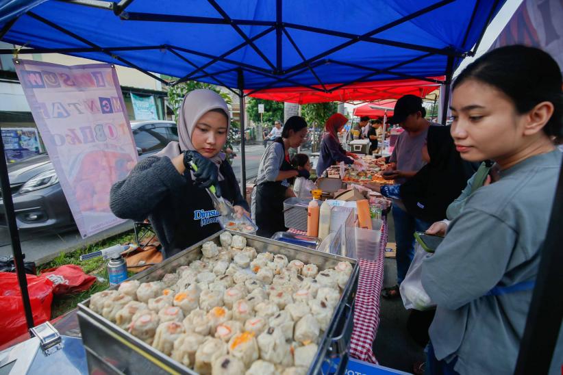 Puluhan UMKM Ramaikan Pasar Takjil Ramadan di Depok - Bagian 2