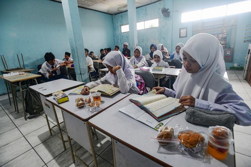 Ekspresi Anak-Anak Dapat MBG saat Puasa Ramadan - Bagian 2