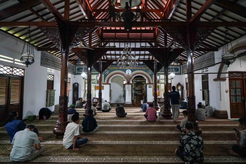 Arsitektur Masjid Hidayatullah Perpaduan Gaya Betawi, Tionghoa dan Hindu - Bagian 2