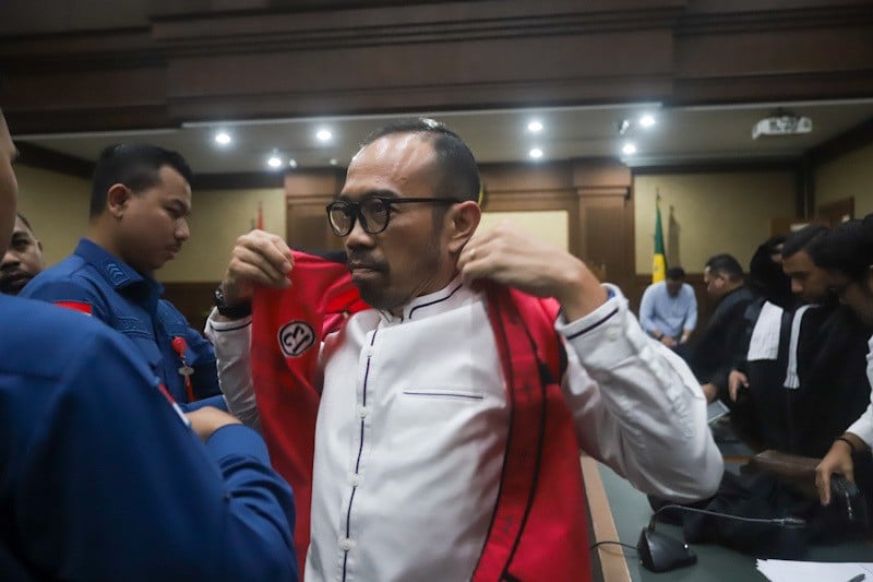 Eks Dirut Pertamina Patra Niaga Divonis 9 Tahun Penjara - Bagian 4