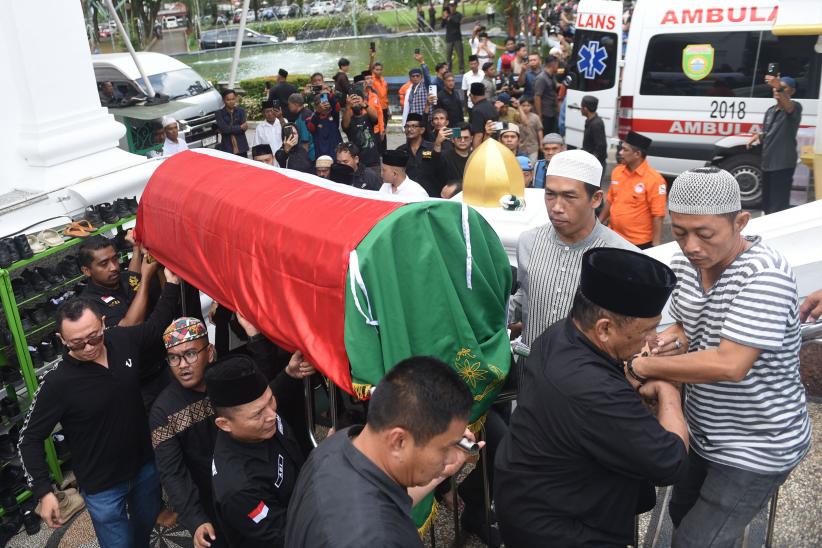 Ratusan Pelayat Hadiri Pemakaman Mantan Gubernur Sumsel Alex Noerdin - Bagian 3