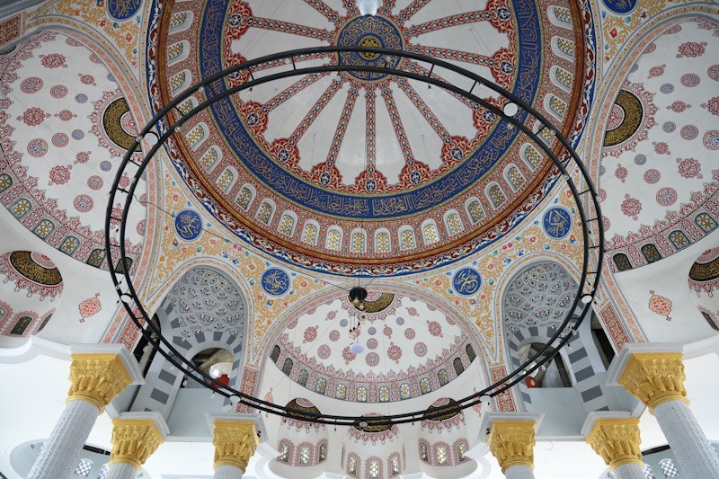 Megahnya Masjid Jami Al Fajri Bergaya Arsitektur Turki - Bagian 4