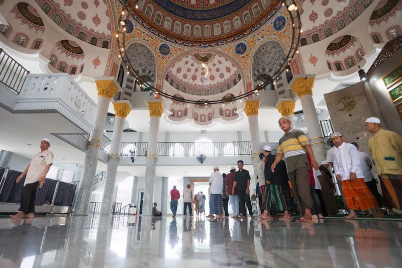 Megahnya Masjid Jami Al Fajri Bergaya Arsitektur Turki - Bagian 3