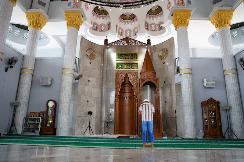 Megahnya Masjid Jami Al Fajri Bergaya Arsitektur Turki - Bagian 2