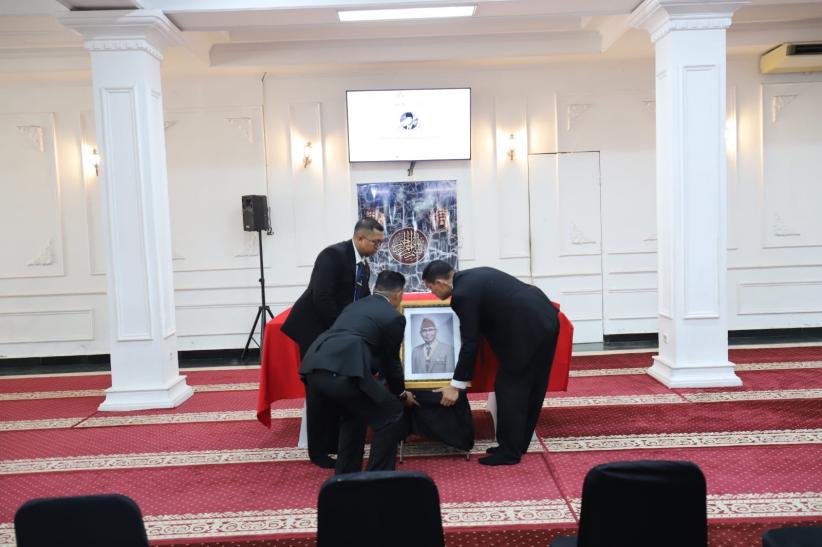 Jenazah Try Sutrisno Disalatkan di Masjid Sunda Kelapa - Bagian 2