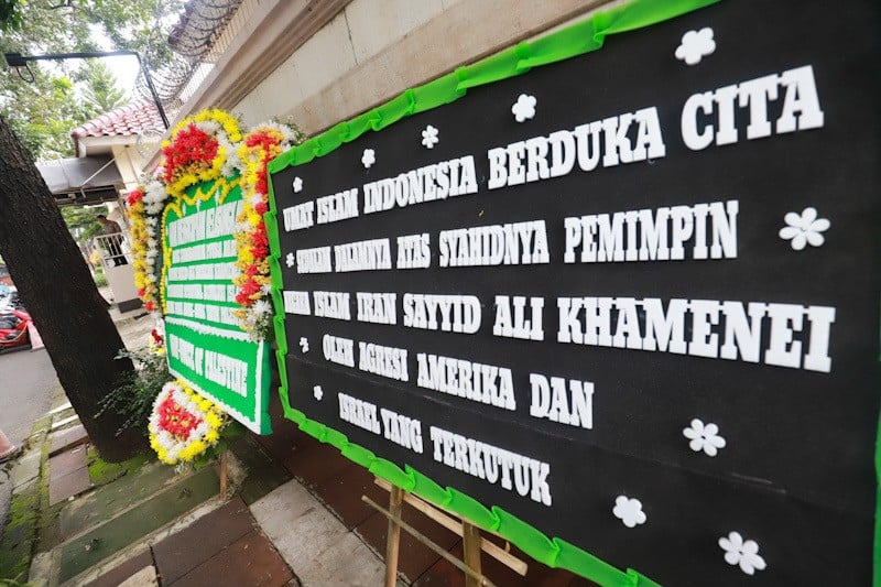 Ayatollah Ali Khamenei Wafat, Kedubes Iran Dikirimi Karangan Bunga Duka Cita - Bagian 4