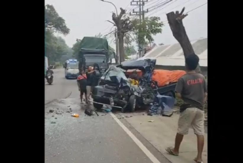 Kecelakaan Maut Pikap Adu Banteng dengan Tronton di Situbondo, 1 Tewas Terjepit