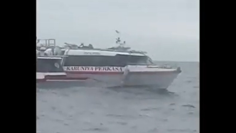 Kapal Cepat Bawa 108 Penumpang Dihantam Ombak di Selat Lombok, Lambung Depan Pecah