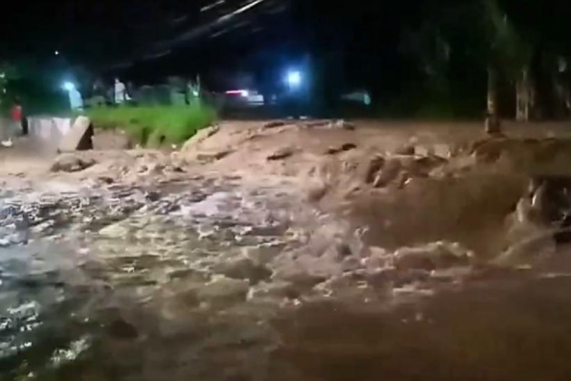 Tanggul Sungai Plumbon Semarang Jebol, Banjir Lumpur Terjang Rumah dan Pesantren