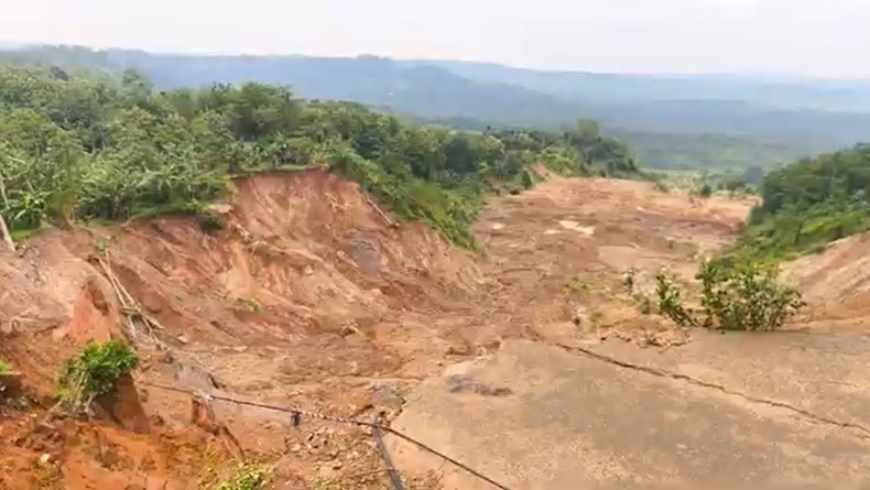 Hujan Deras Picu Longsor Meluas di Semarang, Permukiman Warga Terancam