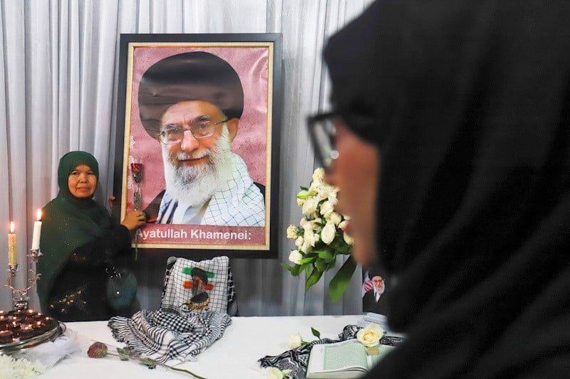 Suasana Haru di Kediaman Dubes Iran, Warga Baca Yasin dan Tulis Pesan Belasungkawa - Bagian 6
