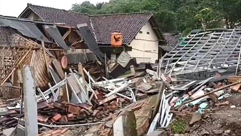 Tanah Bergerak di Sukabumi Meluas, 101 Rumah Rusak dan 367 Warga Mengungsi