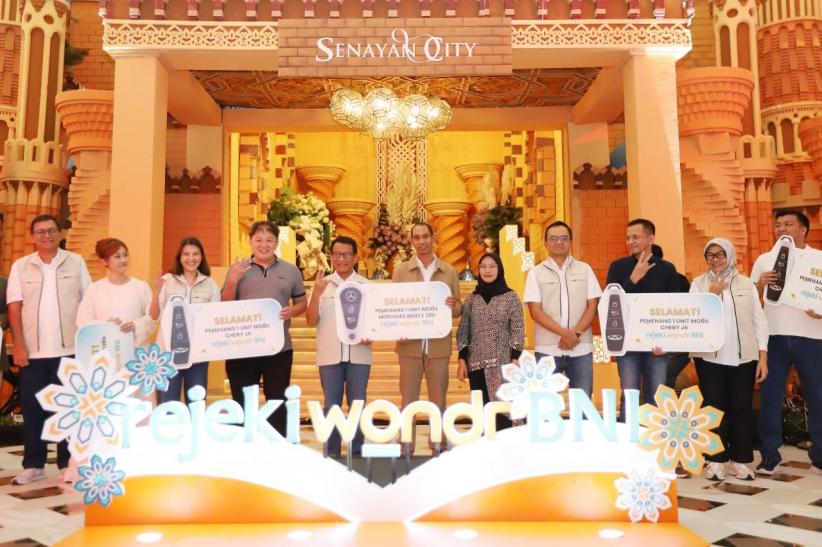 Ekspresi Bahagia Nasabah BNI Dapat Mobil Mewah - Bagian 2