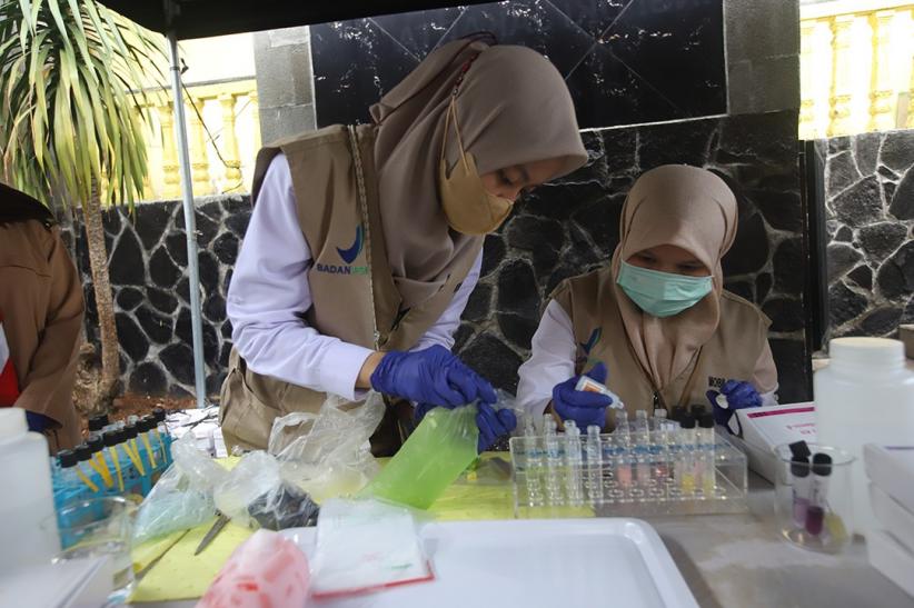 Petugas BPOM Periksa Sampel Makanan di Pasar Takjil Ramadan - Bagian 1