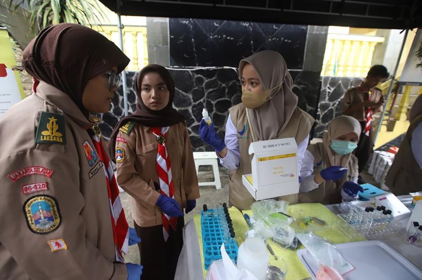 Petugas BPOM Periksa Sampel Makanan di Pasar Takjil Ramadan - Bagian 4