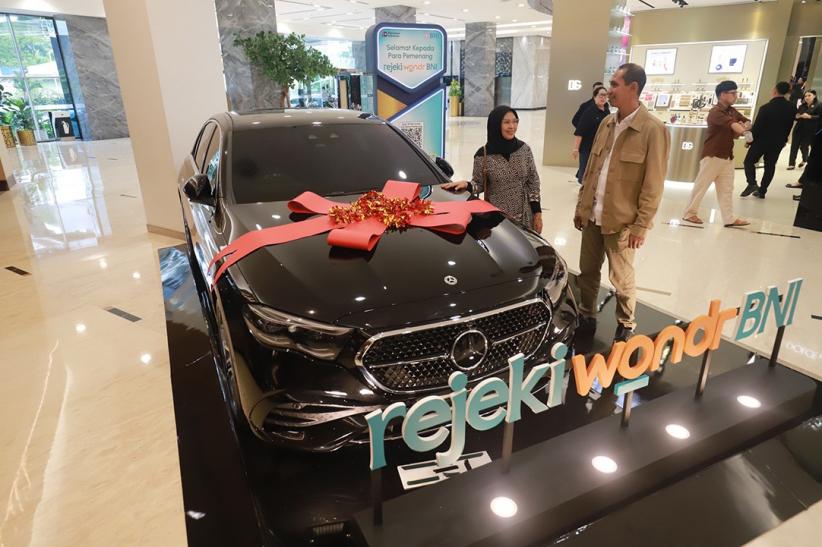 Ekspresi Bahagia Nasabah BNI Dapat Mobil Mewah - Bagian 4