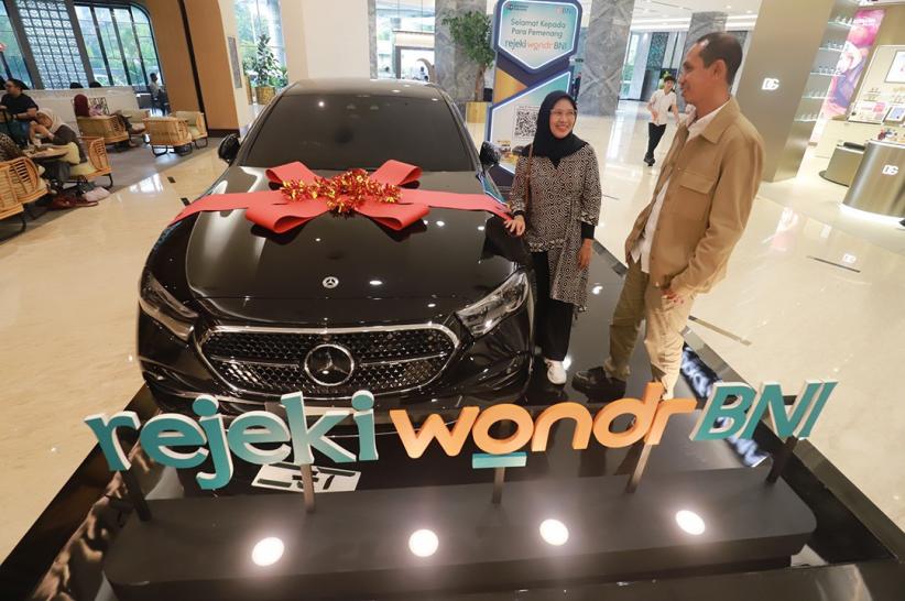 Ekspresi Bahagia Nasabah BNI Dapat Mobil Mewah - Bagian 1