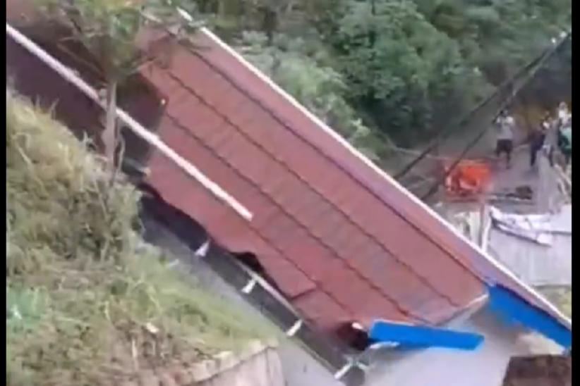Mencekam! Detik-Detik Longsor Seret Gedung SMP Muhammadiyah Cilibur Brebes