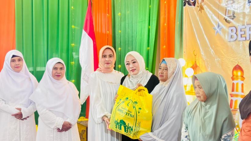Gelar Buka Bersama, Dharma Wanita Persatuan Kotabaru Bagikan Bantuan Sosial