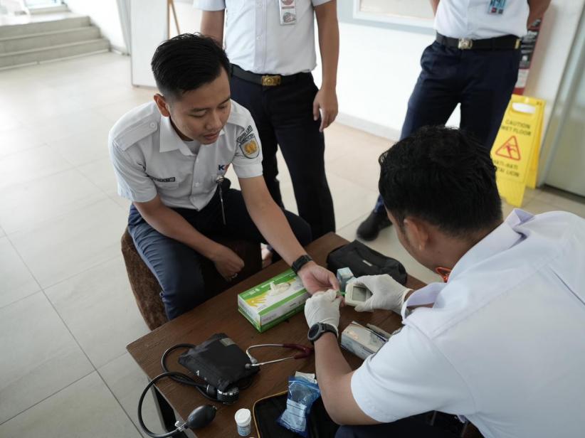 Persiapan Angkutan Lebaran 2026, Kesehatan Petugas LRT Jabodebek Diperiksa - Bagian 2