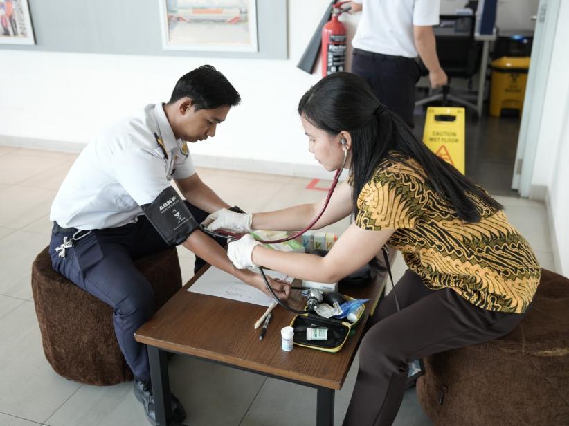 Persiapan Angkutan Lebaran 2026, Kesehatan Petugas LRT Jabodebek Diperiksa - Bagian 1